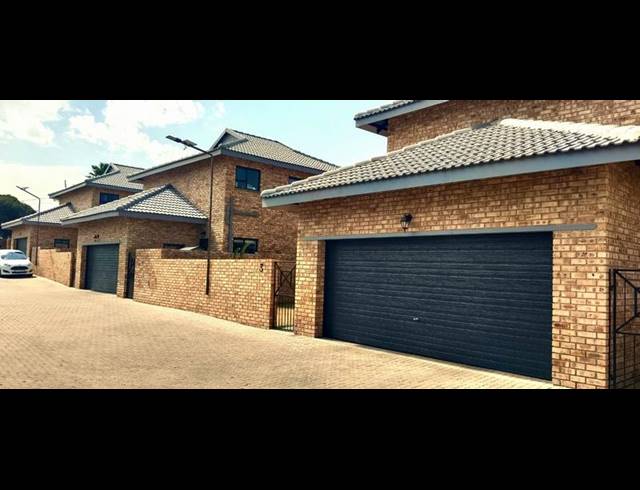 3 BEDROOM HOUSE FOR SALE IN SUNDOWNER